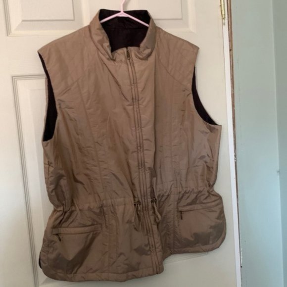 Lightweight reversible brown/beige vest - Picture 1 of 8